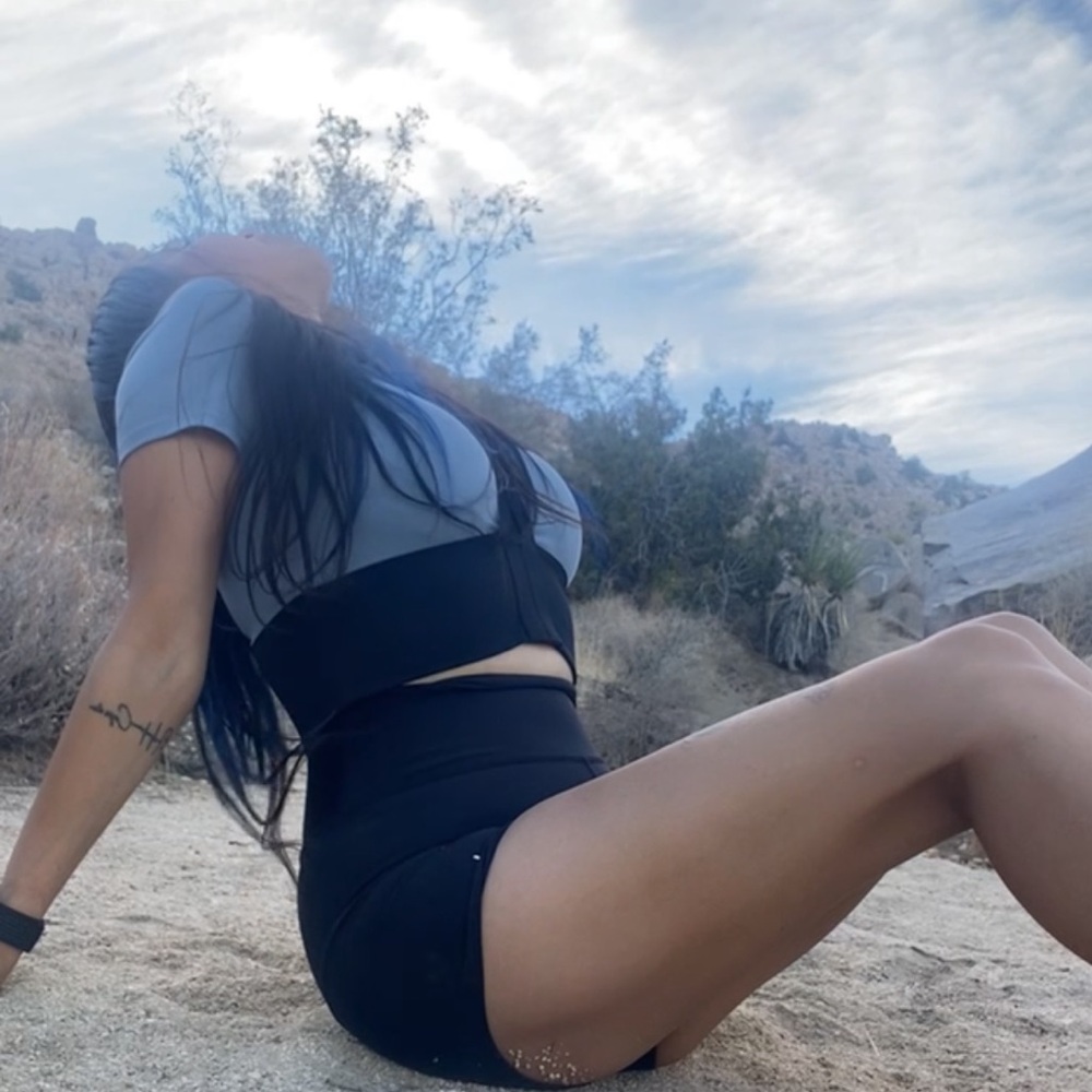 Alo crop top /sports top  bra in size S